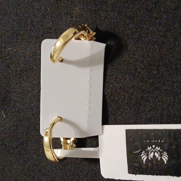 Elegant 18kgf over brass Women's hoop earrings. - Picture 2 of 3